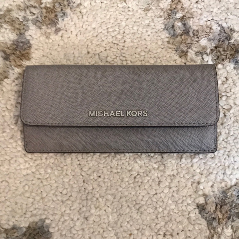 Michael KORS Jet Set Travel Wallet